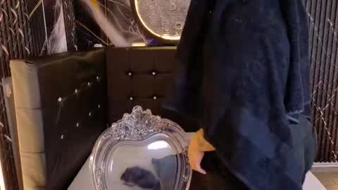 Bruja SCarlata online show from 4, 3, 2026