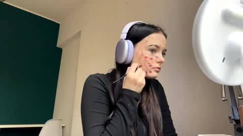 Snapshot of brunaceasor chatting on 29, 4, 2026 Luna online show from 29, 4, 2026