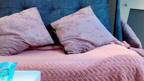 Brunette online show from 9, 2, 2026