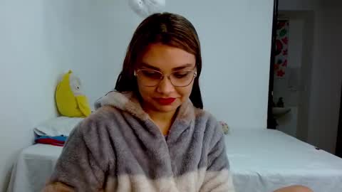 Snapshot of brunette_dan chatting on 7, 3, 2025 norma online show from 7, 3, 2025