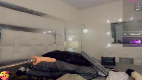 Snapshot of brunettesexy11 chatting on 27, 2, 2025 ChannelR online show from 27, 2, 2025