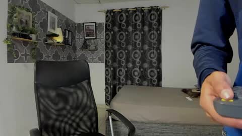 Snapshot of bruno_snow chatting on 8, 1, 2026 bruno_snow online show from 8, 1, 2026