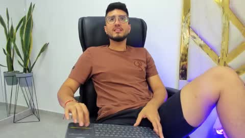 Snapshot of bryperez chatting on 9, 3, 2025 bry online show from 9, 3, 2025