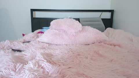 Snapshot of bubble_girl_lo chatting on 11, 4, 2026 Queen Lola XXX online show from 11, 4, 2026