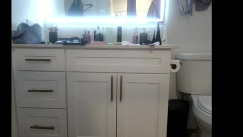 Snapshot of bubble_girl_lo chatting on 18, 4, 2026 Queen Lola XXX online show from 18, 4, 2026