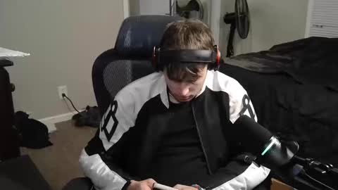 Snapshot of bubblebuttbdn chatting on 12, 10, 2025 BubblebuttBdn online show from 12, 10, 2025