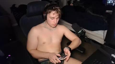 Snapshot of bubblebuttbdn chatting on 12, 11, 2025 BubblebuttBdn online show from 12, 11, 2025