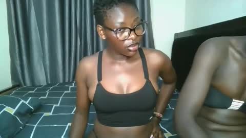 Snapshot of bubbly1_ chatting on 12, 11, 2025 Bubbly online show from 12, 11, 2025