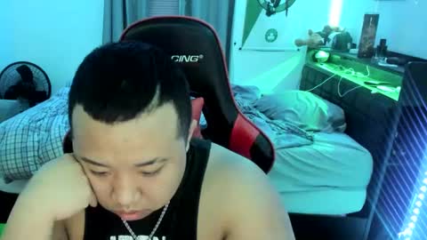 buffsexyman24 online show from 25, 2, 2025