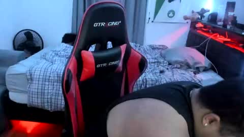 buffsexyman24 online show from 5, 3, 2025