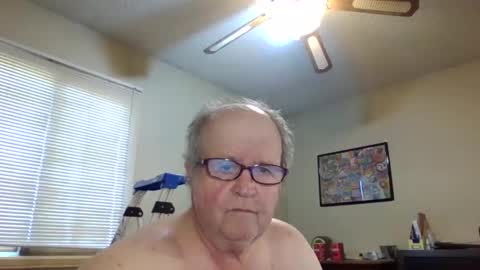 Snapshot of bullfrogg505 chatting on 11, 5, 2026 bullfrogg505 online show from 11, 5, 2026