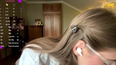 Snapshot of bumblebliss chatting on 10, 6, 2026 Mary online show from 10, 6, 2026