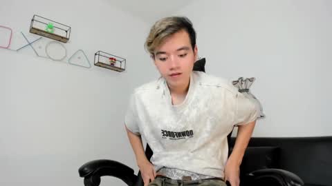 Snapshot of bunny_maxxi chatting on 28, 1, 2025 bunny online show from 28, 1, 2025