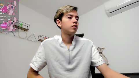 Snapshot of bunny_maxxi chatting on 4, 2, 2025 bunny online show from 4, 2, 2025