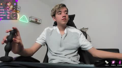 Snapshot of bunny_maxxi chatting on 4, 2, 2025 bunny online show from 4, 2, 2025