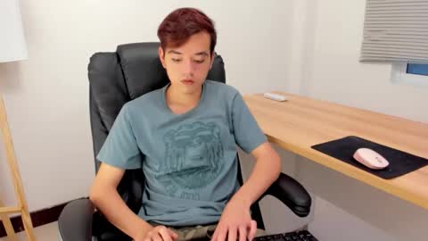 Snapshot of bunny_maxxi chatting on 4, 12, 2025 bunny online show from 4, 12, 2025