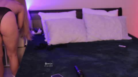 B U N N Y online show from 17, 12, 2024