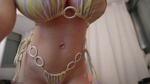 Snapshot of bunnyblondy chatting on 26, 3, 2026 Anaiz online show from 26, 3, 2026