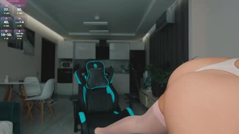 Snapshot of bunnyclide chatting on 10, 4, 2026 Bonny and Clide Help us by thumbs up online show from 10, 4, 2026