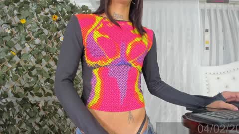 Snapshot of bunnyhots chatting on 5, 2, 2025 Angela Santini online show from 5, 2, 2025