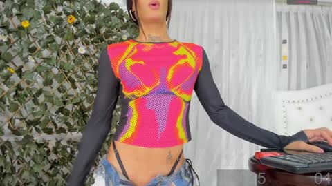 Snapshot of bunnyhots chatting on 5, 2, 2025 Angela Santini online show from 5, 2, 2025