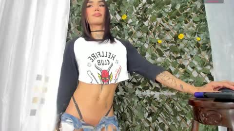 Snapshot of bunnyhots chatting on 11, 3, 2025 Angela Santini online show from 11, 3, 2025