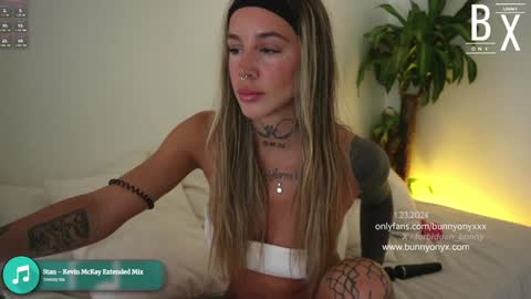 Snapshot of bunnyonyx chatting on 23, 1, 2025 Stephanie   Next stream TUESDAY   6pm  PDT online show from 23, 1, 2025