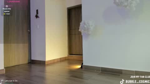 Snapshot of burbuja_cosmic chatting on 19, 3, 2026 Im Val Welcome to my room My instagram Bubble cosmic online show from 19, 3, 2026