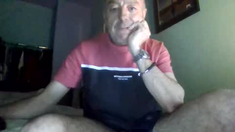 Snapshot of burnleyguy1977 chatting on 7, 6, 2026 burnleyguy1977 online show from 7, 6, 2026