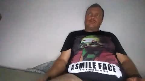 Snapshot of bury703709 chatting on 28, 10, 2025 Creazy dad online show from 28, 10, 2025