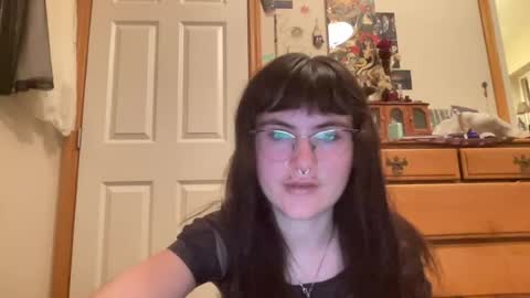 esme gray online show from 27, 7, 2026