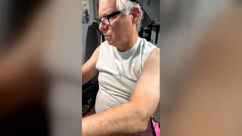Snapshot of busterhyman22 chatting on 13, 5, 2026 busterhyman22 online show from 13, 5, 2026