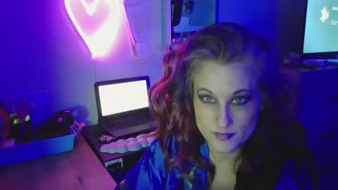 busybee83 online show from 19, 12, 2025