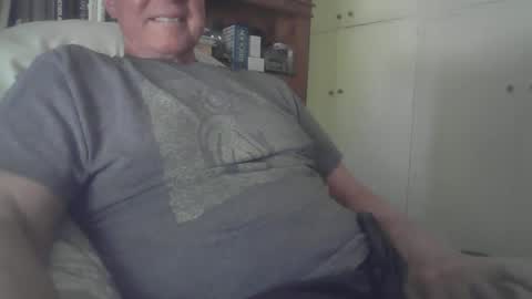 Snapshot of butterband chatting on 3, 10, 2025 butterband online show from 3, 10, 2025