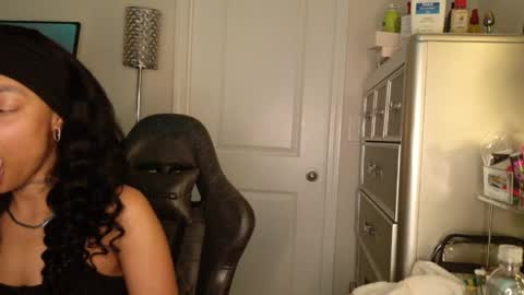 Snapshot of butterflybootyy chatting on 2, 4, 2026 butterfly booty online show from 2, 4, 2026