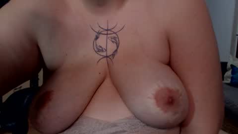 Snapshot of butterflywtf chatting on 24, 4, 2026 Mary online show from 24, 4, 2026