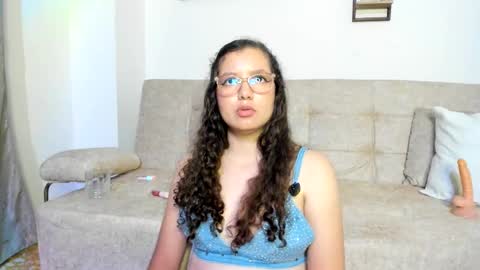 Snapshot of buunny_bella chatting on 8, 3, 2026 BUNNY BELLA online show from 8, 3, 2026