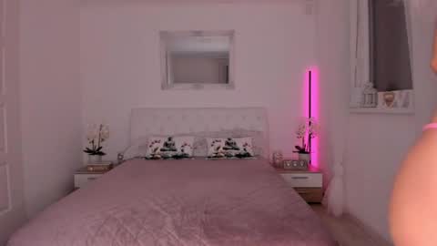 Snapshot of buyyourticketplease chatting on 11, 4, 2026 Nicolah Steven Bond online show from 11, 4, 2026