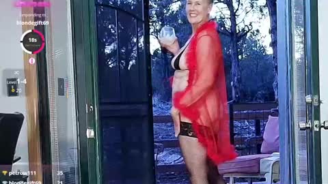 Bee and John online show from 5, 2, 2026