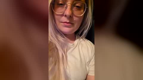 Snapshot of c0ck_queen chatting on 12, 6, 2026 Momuknow online show from 12, 6, 2026