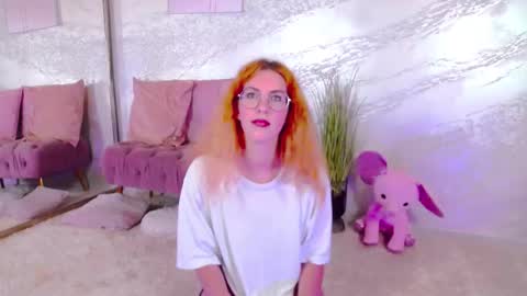 Snapshot of caitlinmoon chatting on 9, 9, 2025 Caitlin online show from 9, 9, 2025