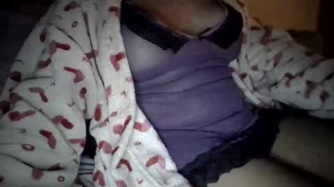 Snapshot of caligirl310r chatting on 9, 12, 2024 Caligurl Queen Head Fluffer In Charge Goddess of Cocktease Mistress of Holes online show from 9, 12, 2024