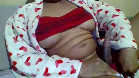 Snapshot of caligirl310r chatting on 18, 1, 2025 Caligurl Queen Head Fluffer In Charge Goddess of Cocktease Mistress of Holes online show from 18, 1, 2025