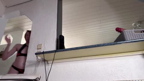 Snapshot of caliiie_of chatting on 6, 1, 2025 Caliiie of online show from 6, 1, 2025