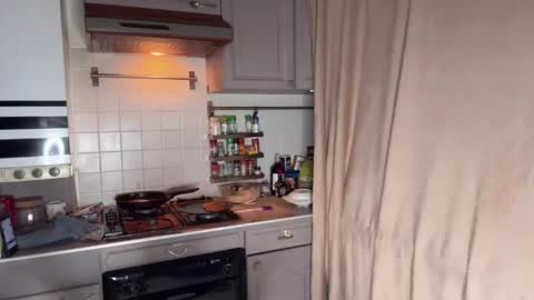 Snapshot of caliiie_of chatting on 10, 2, 2025 Caliiie of online show from 10, 2, 2025