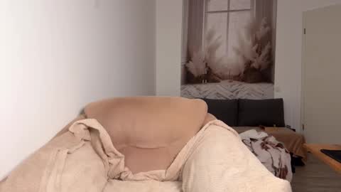 Snapshot of caliiie_of chatting on 13, 10, 2025 Caliiie of online show from 13, 10, 2025