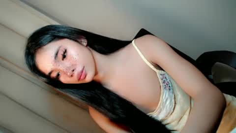 Snapshot of call_me_nina chatting on 24, 6, 2026 call_me_nina online show from 24, 6, 2026