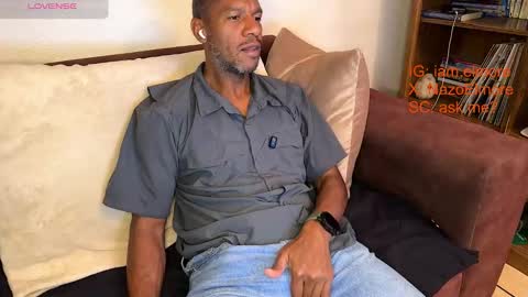 Snapshot of callmeelmore chatting on 28, 3, 2026 My name is Robert Dont be shysay hi I love to chat. For requests or dirty talk please use tips online show from 28, 3, 2026