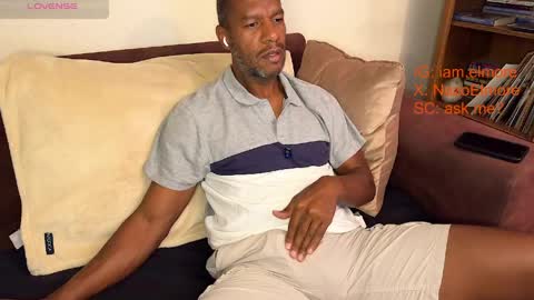 Snapshot of callmeelmore chatting on 31, 3, 2026 My name is Robert Dont be shysay hi I love to chat. For requests or dirty talk please use tips online show from 31, 3, 2026