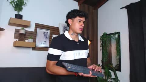 Snapshot of calvin913 chatting on 20, 11, 2025 calvin913 online show from 20, 11, 2025